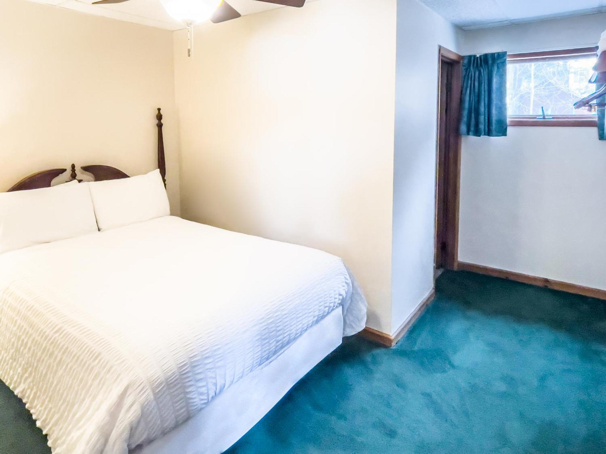 Sara Placid & Motel 2*